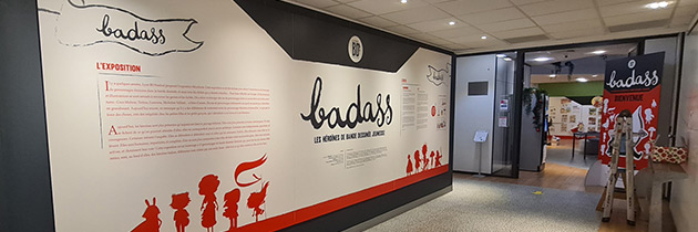 Panneau PVC imprimé de l'expo Badass à Bruxelles